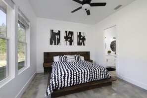 4 soverom, strykejern/-brett, wi-fi og sengetøy