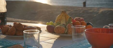 Alimentos y bebidas