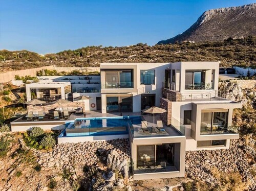 Villa Akri-Blue Spirit near Almyrida 4BD 4B