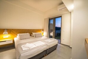 2 bedrooms, WiFi - Villa Bliss-Seaview near Agia Marina 2BD 2BA 5PL (Agia Marina)