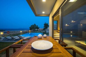 Outdoor dining - Villa Bliss-Seaview near Agia Marina 2BD 2BA 5PL (Agia Marina)