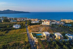 Exterior - Villa Bliss-Seaview near Agia Marina 2BD 2BA 5PL (Agia Marina)