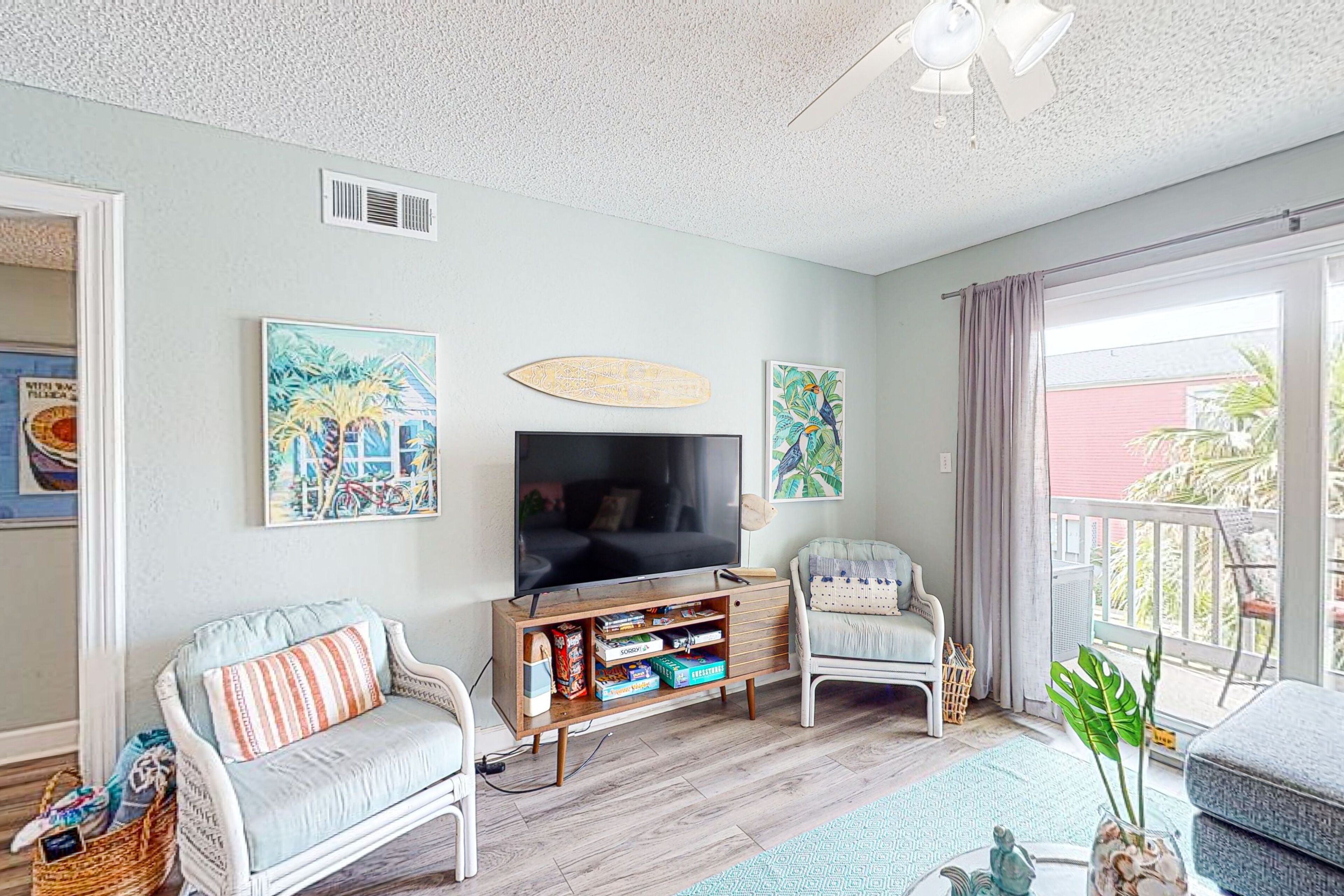 Charming condo with shared outdoor pool, board games, balcony, & W/D