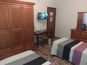 4 bedrooms, WiFi, bed sheets - Magdeleine Village (Almagro)