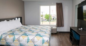 Escritorio y ropa de cama