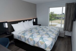 Desk, bed sheets - Studio 6 - Lake Worth, TX (Fort Worth)