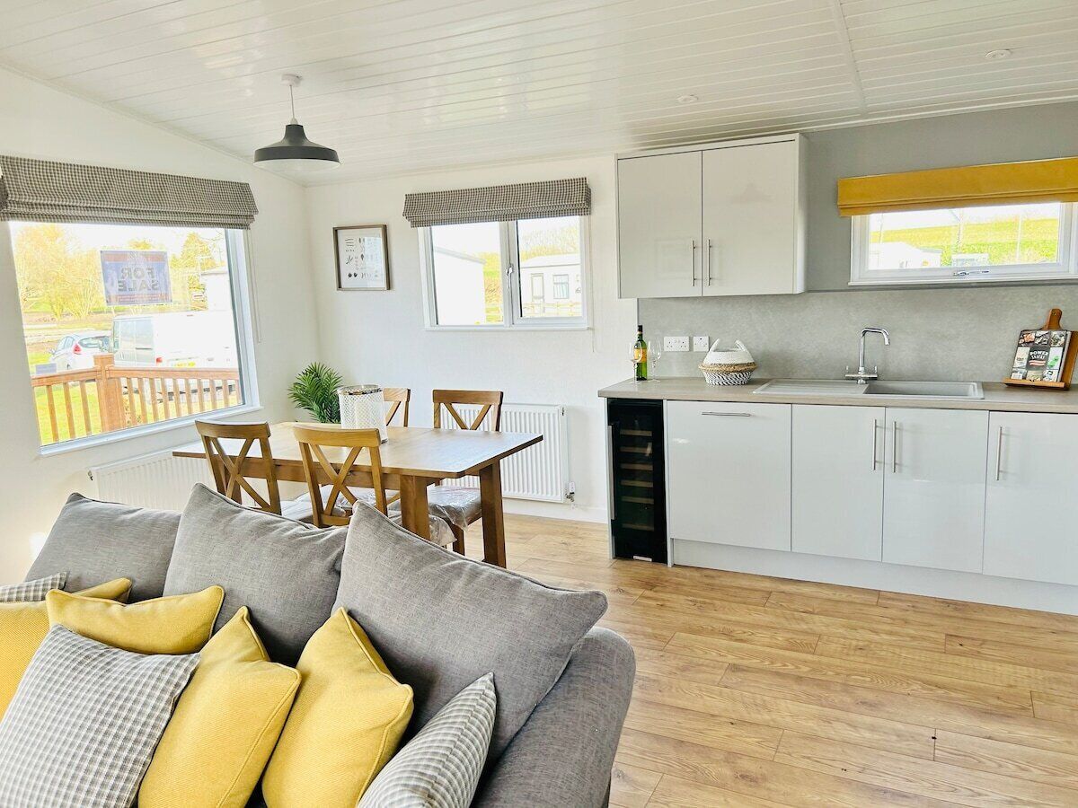 Barn Owl Fishing Lodge - Sleeps 4