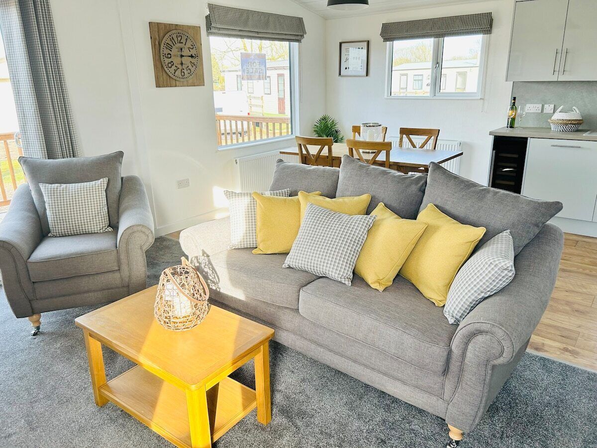 Barn Owl Fishing Lodge - Sleeps 4