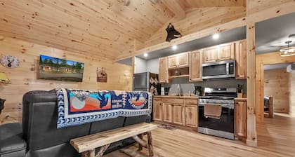 Cabin # 3 at Northern Comfort w/opt side by side rentals