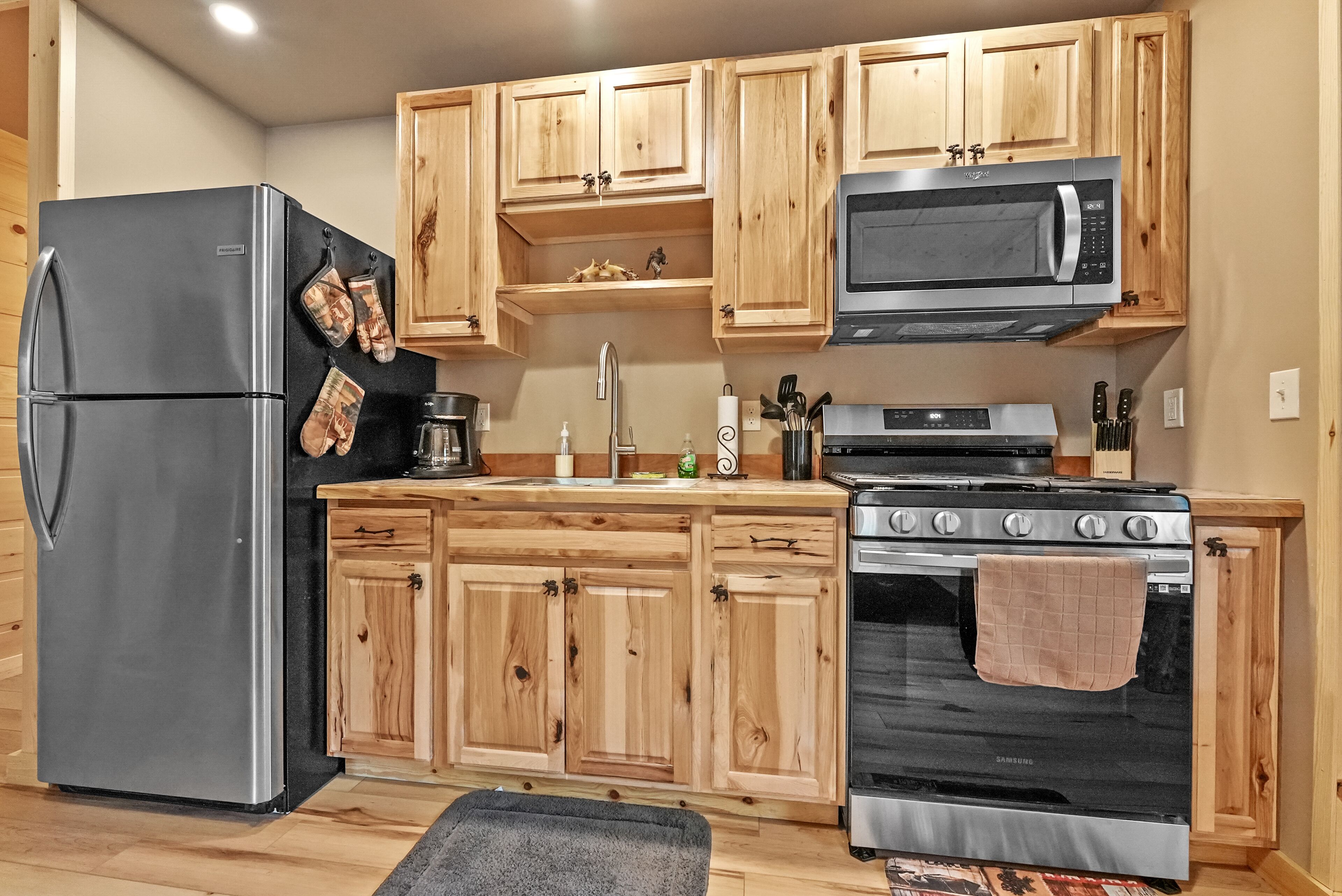 Cabin # 3 at Northern Comfort w/opt side by side rentals