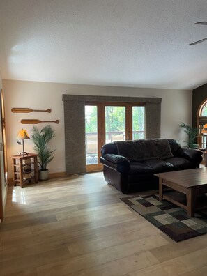 Smart TV, fireplace, stereo