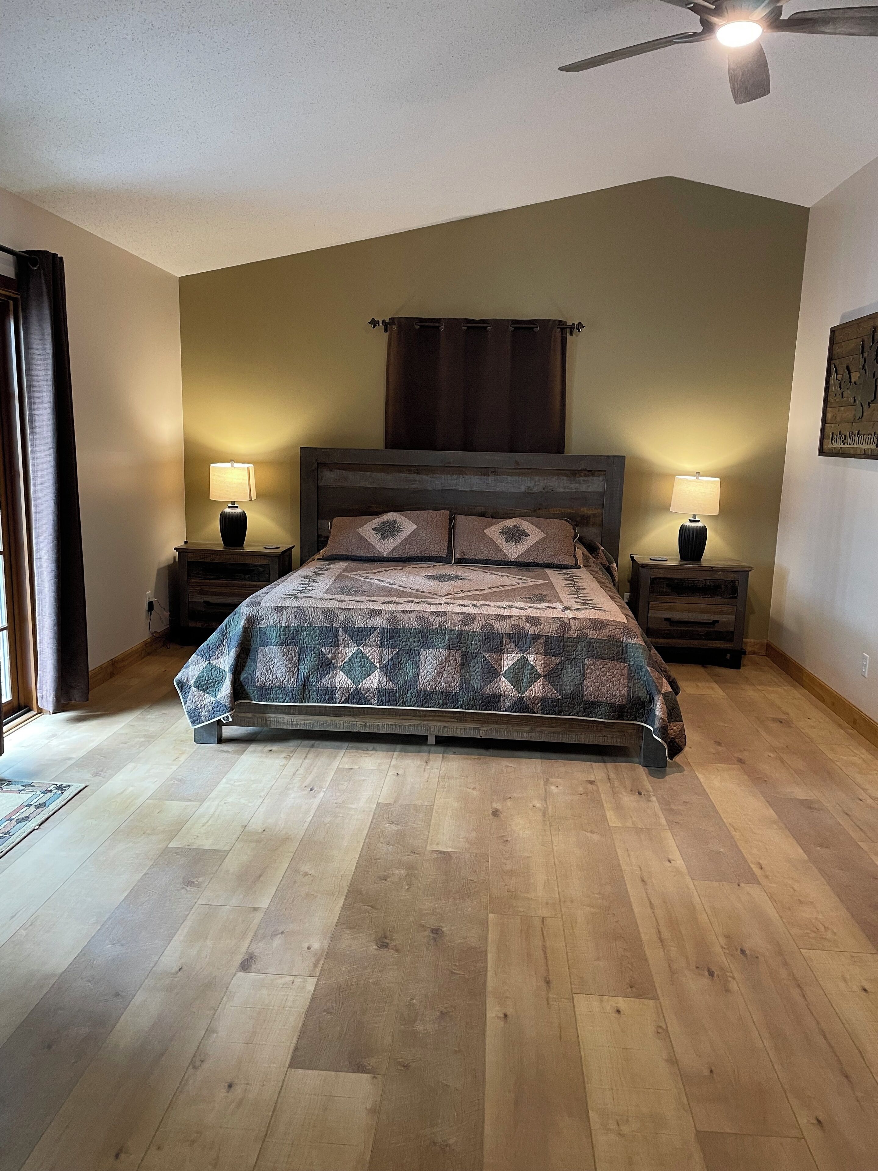 4 bedrooms, iron/ironing board, free WiFi, bed sheets