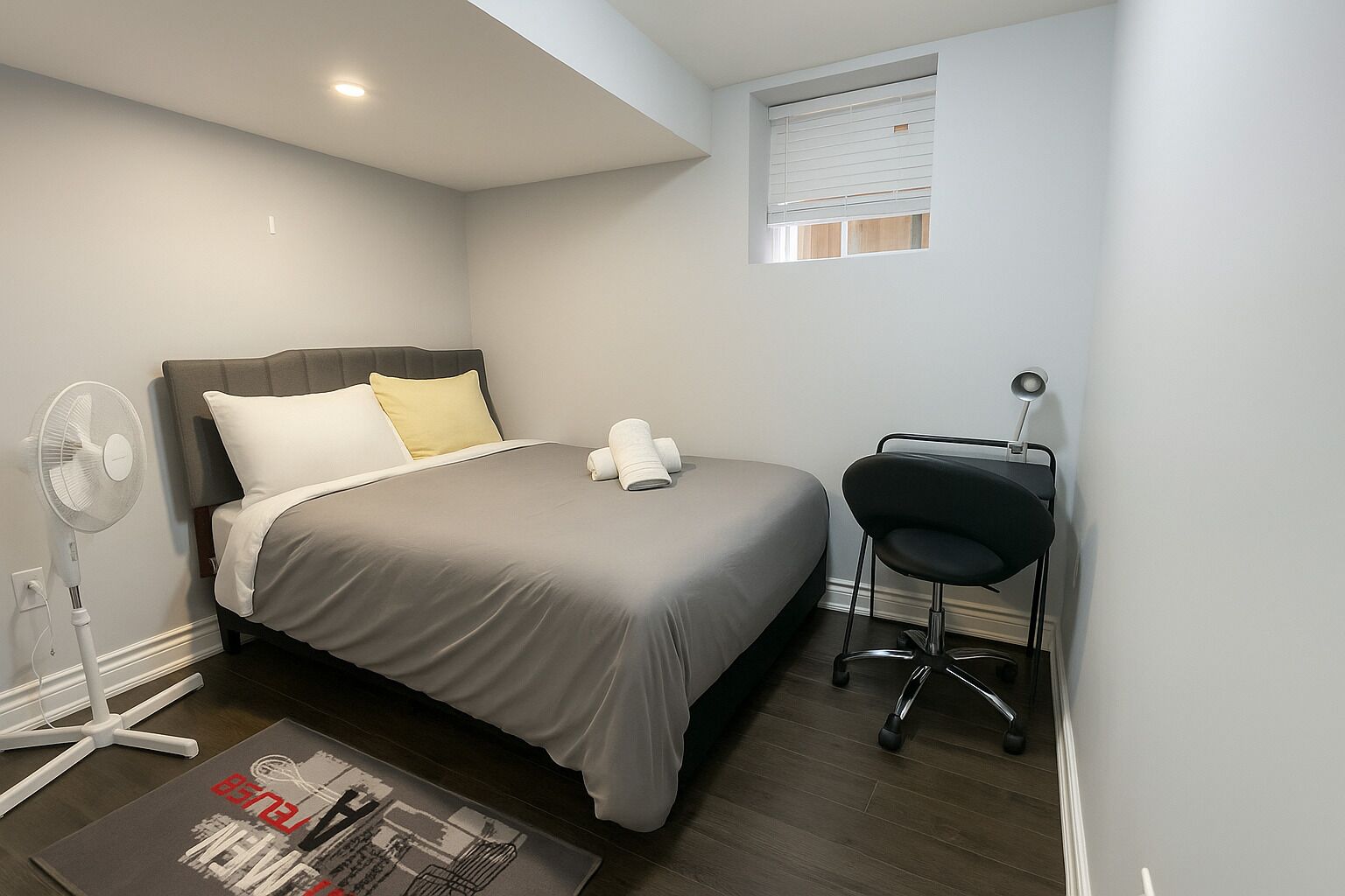 3 bedrooms, desk, iron/ironing board, travel crib