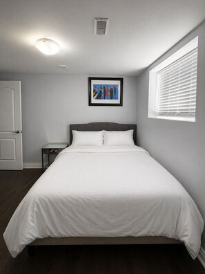 3 bedrooms, desk, iron/ironing board, travel cot