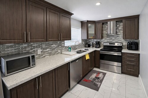 Cozy 3BR Caledon Bsmt Suite w/ Private Access & Basketball Court—Near Brampton!