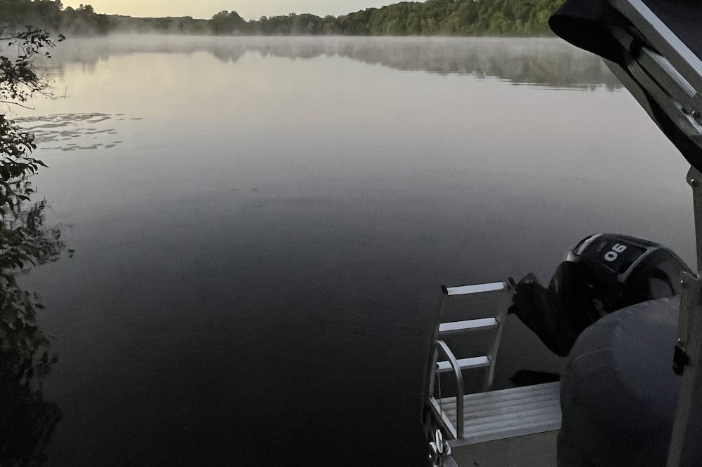 Family fun or private hide away on old Abe Lake!