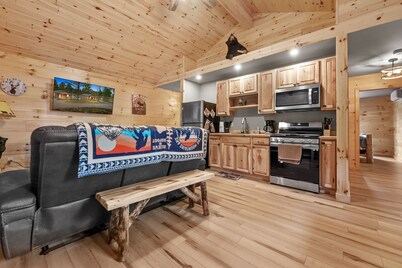 Cabin # 4 at Northern Comfort HANDICAP FRIENDLY UNIT