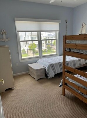 4 bedrooms, iron/ironing board, WiFi