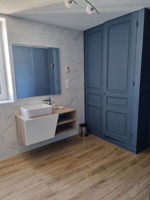 Shower - Bienvenue Chez Nous (Monsteroux-Milieu)