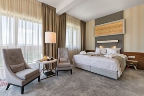 Superior Double Room | Minibar, in-room safe, desk, laptop workspace - Hotel Kopieniec (Poronin)