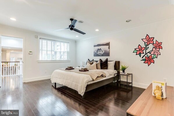 5 bedrooms, iron/ironing board, free WiFi, bed sheets