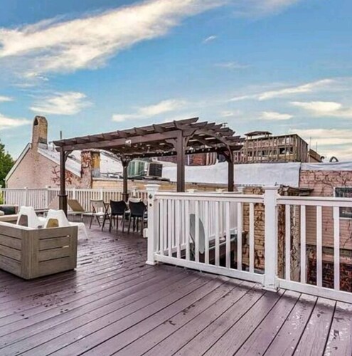 Beautiful Luxury waterfront Property,clean,Fully sterilized,Family oriented.