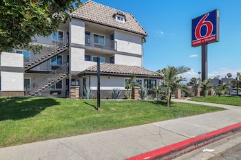 Studio 6 Suites Escondido, CA