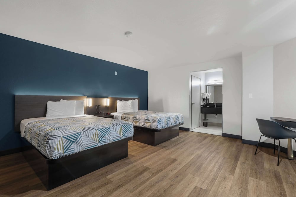 Studio 6 Suites Escondido, CA