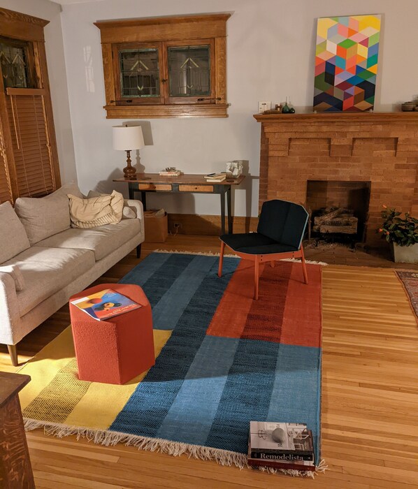 Living area - 100-year-old home in one of Buffalo's best neighborhoods (Central Park) (Buffalo)
