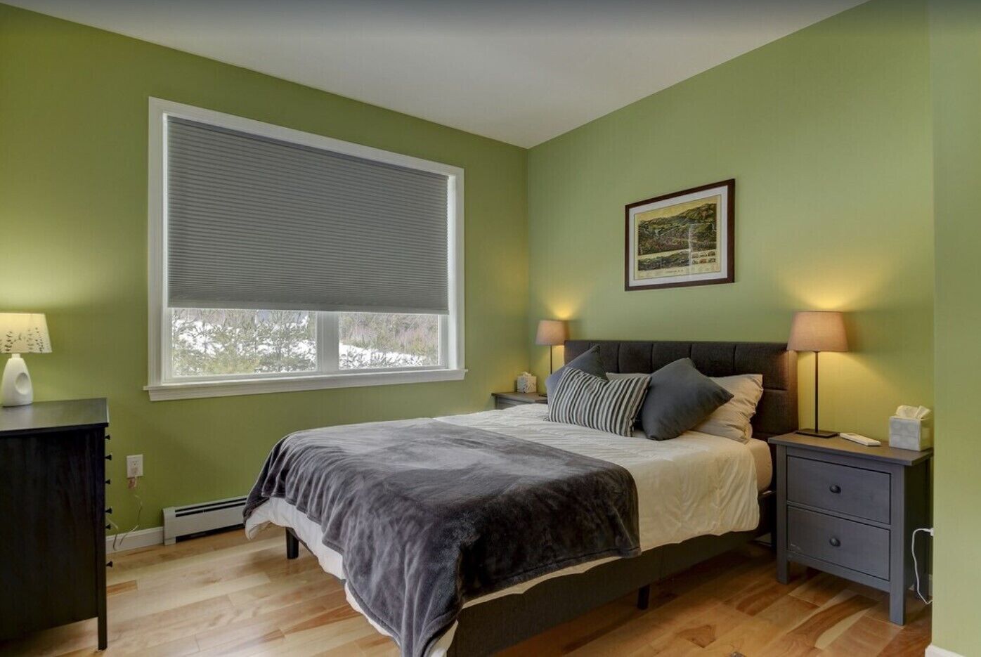 3 bedrooms, desk, iron/ironing board, travel crib