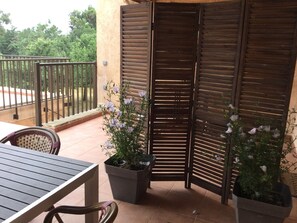 Outdoor dining - Appartement Spacieux 1 Chambre a 15 Minutes a Pied de la Plage Plage (PIGNA)