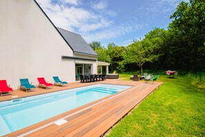Inomhuspool och utomhuspool