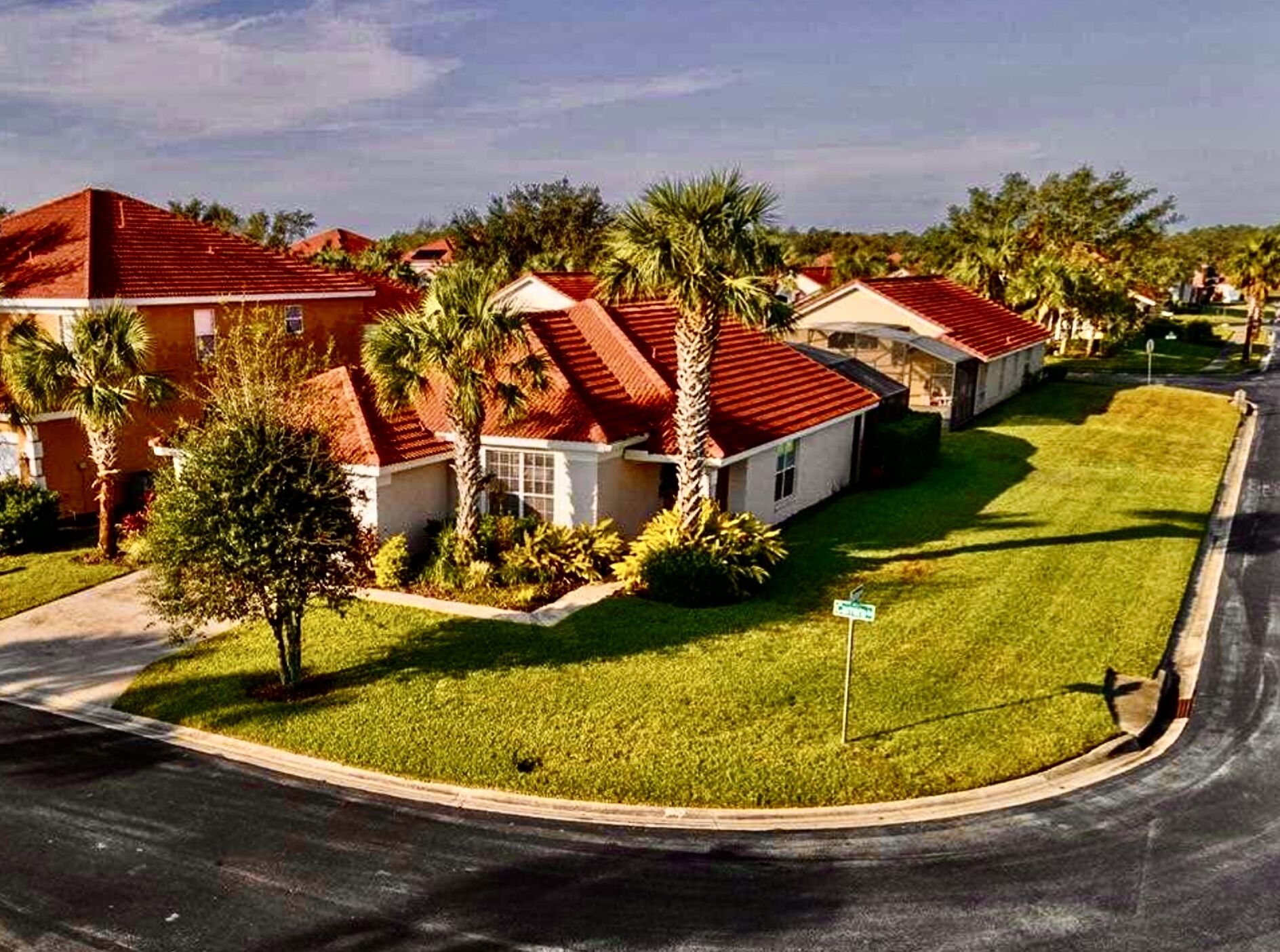 Close to Disney 4 Bedrooms private pool and spa gated security Resort of Solana