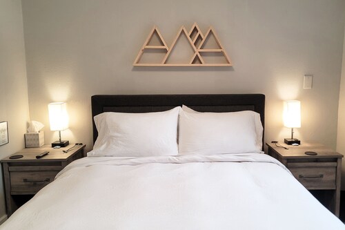 Modern Mid-Town Coeur d'Alene Apartment