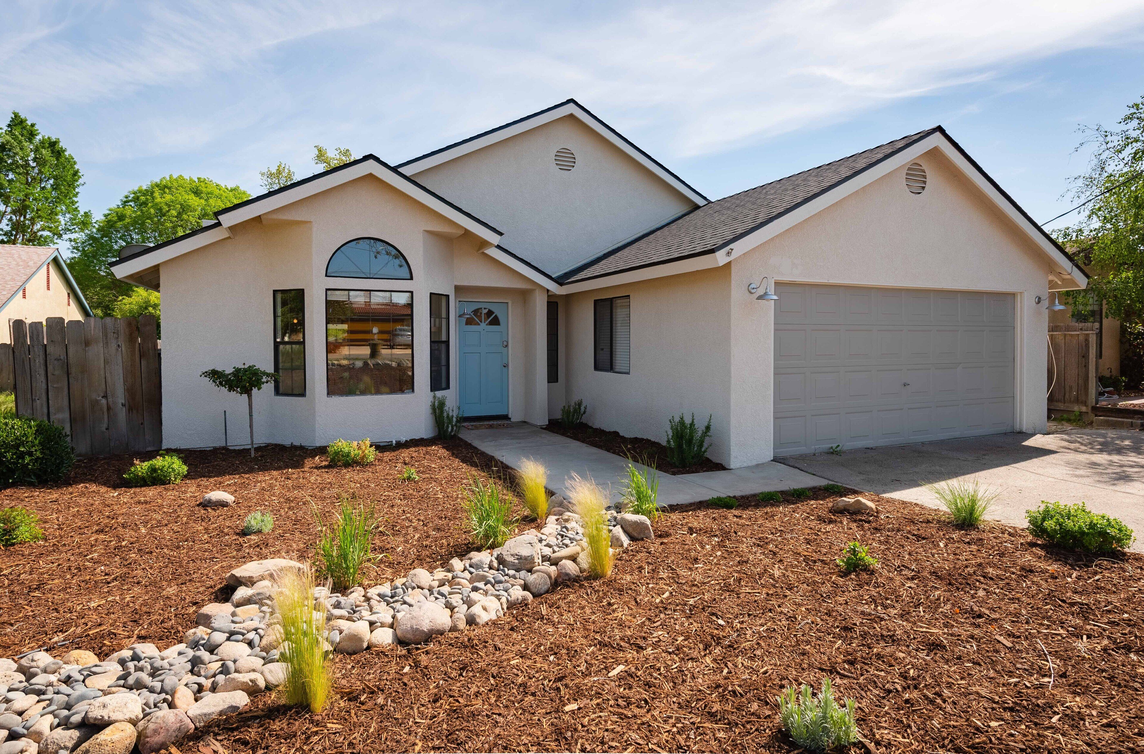 Bright & Airy, Newly Remodeled, Downtown & Pet-Friendly!
