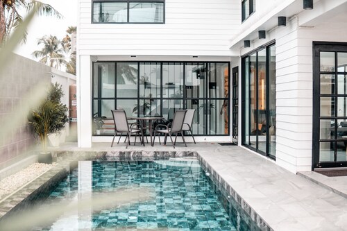 3-Bedroom Pool Villa Near the Beach