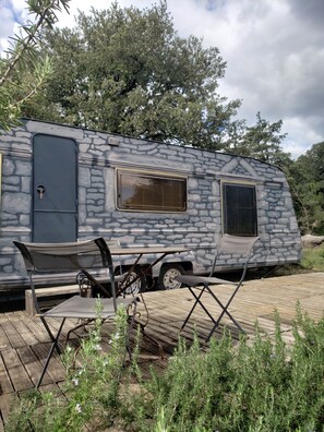 تناول الطعام بالخارج