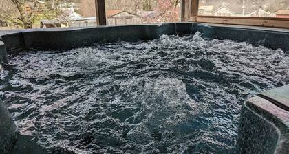 Cozy Mountain Retreat:The Ultimate WV Getaway w/ large hot tub on spacious porch