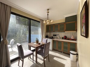 Chambre Quadruple Supérieure, terrasse | Cuisine privée | Mini réfrigérateur, plaque de cuisson, plancha