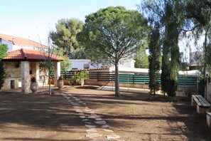 المنطقة المحيطة بالمنشأة