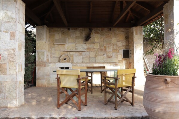 تناول الطعام بالخارج