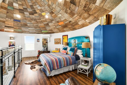 HGTV-Famous Silo Stay + Llamas Near Waco