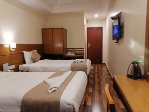 Deluxe Twin Room | Soundproofing, iron/ironing board, free WiFi, bed sheets
