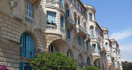 BRIGHT & EXCLUSIVE SEASCAPE FROM A PALACE