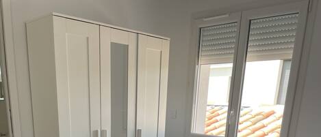 1 bedroom, desk, free WiFi, bed sheets