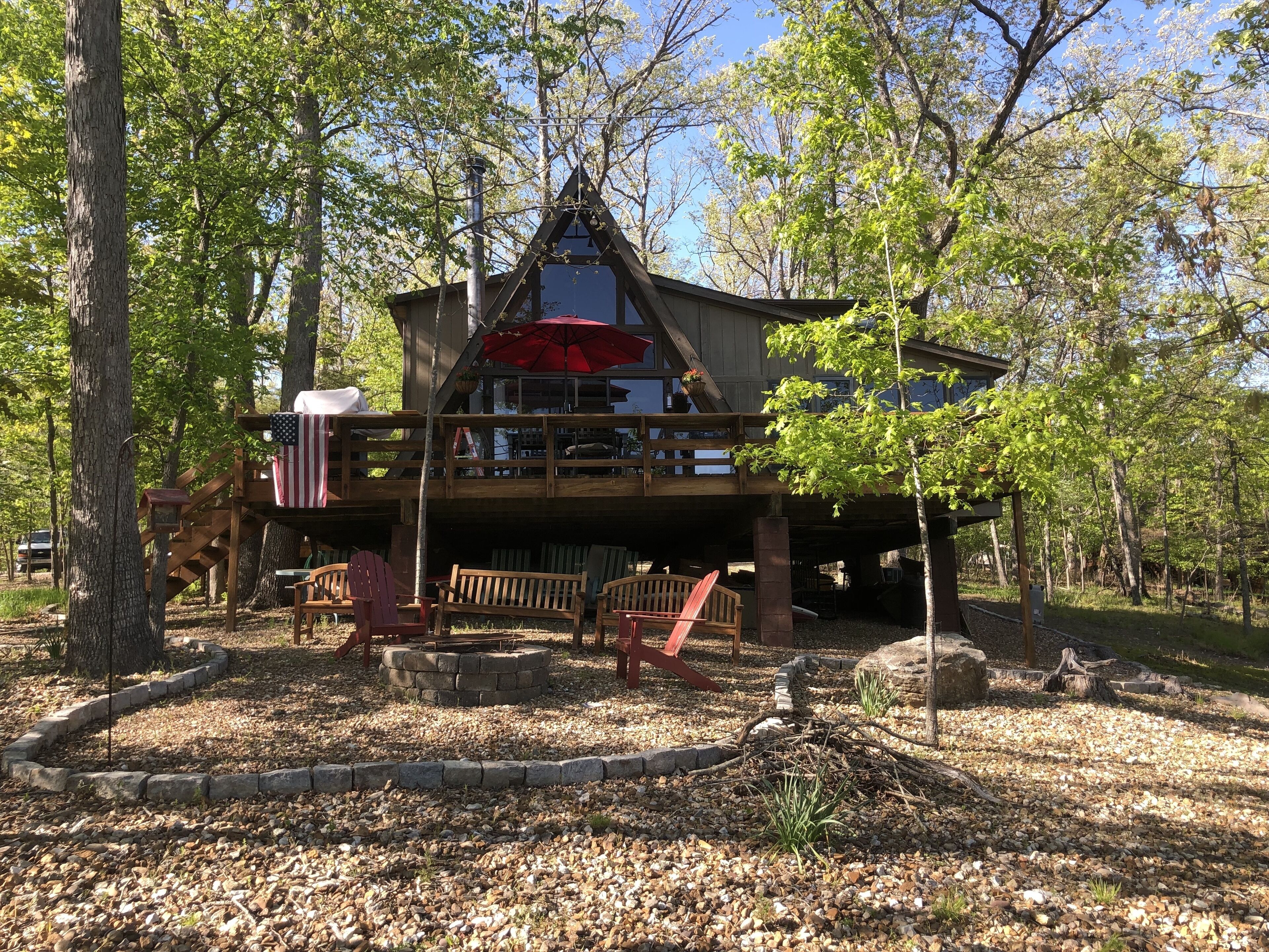Fabulous chalet surrounded by a lake with rocked shoreline for water fun!