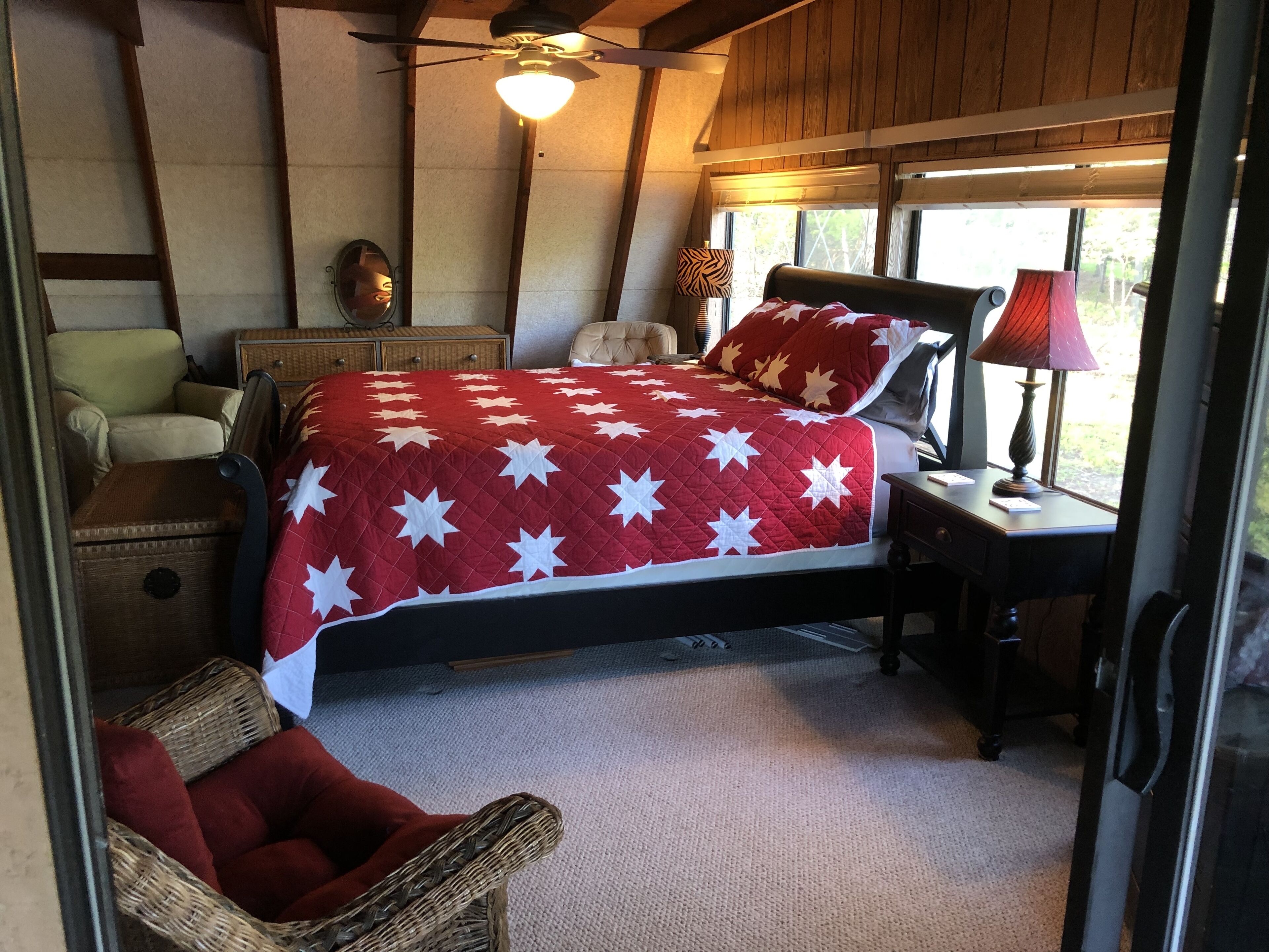 Fabulous chalet surrounded by a lake with rocked shoreline for water fun!