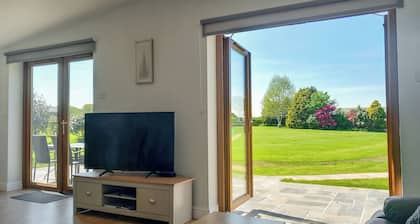 2 bedroom accommodation in Baldwinholme, near Carlisle