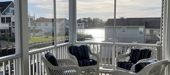Beautiful home with elevator and amazing views! Kayaks, Fire Pit and more!