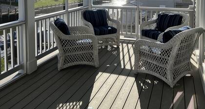 Beautiful home with elevator and amazing views! Kayaks, Fire Pit and more!